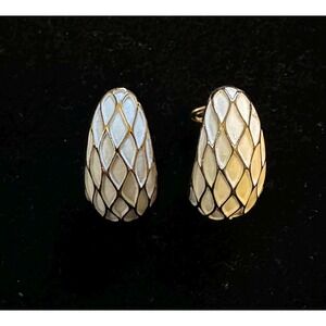 Vintage Trifari Enamel Snake Skin Pattern Clip On Earrings‎